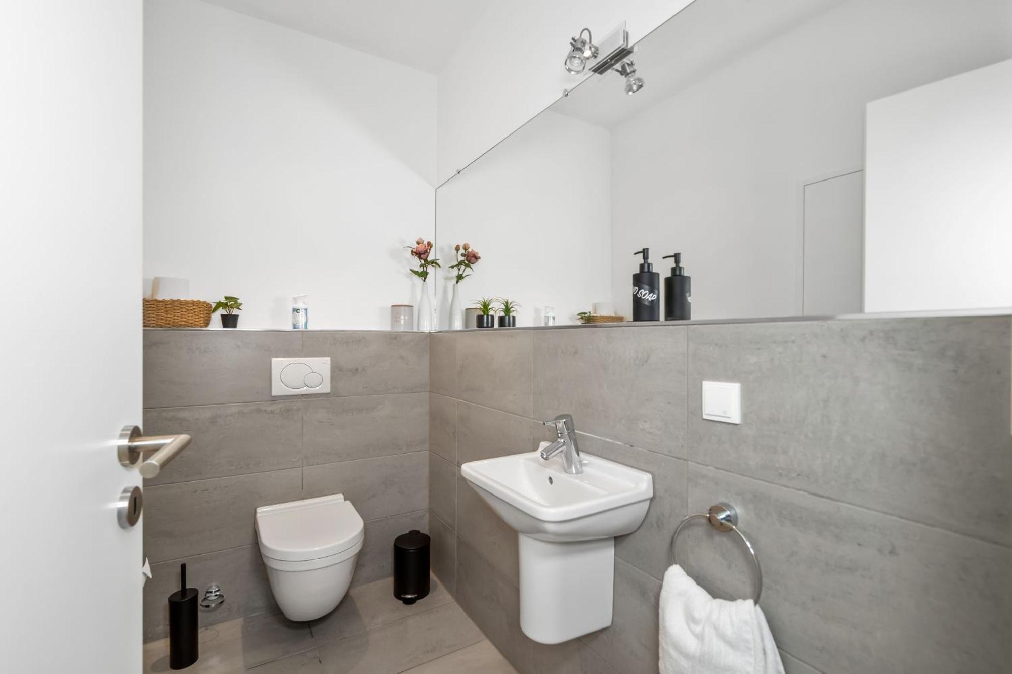 Apartamento Dnd Design Loft I 170Qm I Parken I Balkon I Workstation I Netflix I Kaffee I Waschmaschine I Trockner I Xbox I Ausblick Wurzburgo Exterior foto