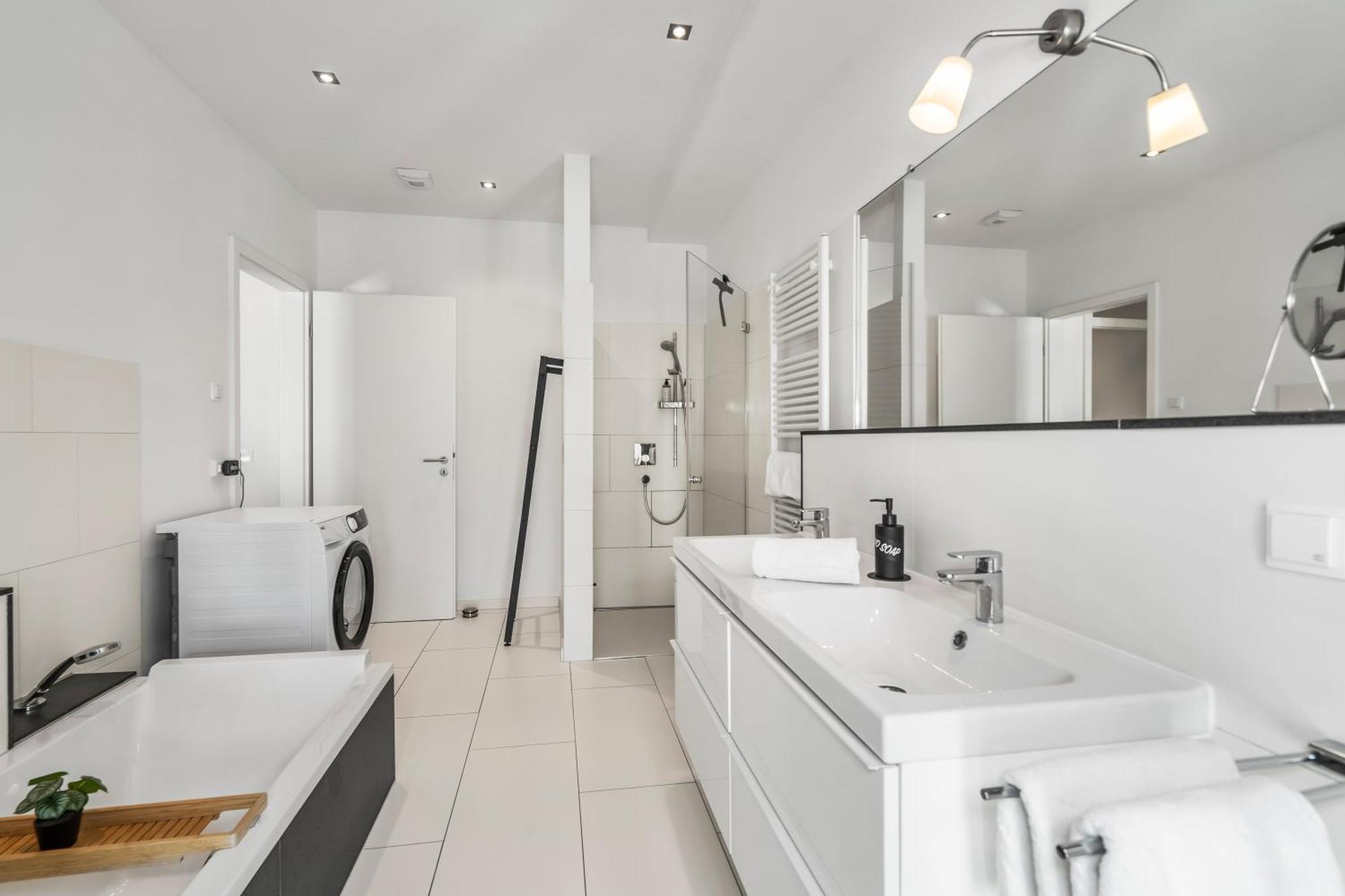 Apartamento Dnd Design Loft I 170Qm I Parken I Balkon I Workstation I Netflix I Kaffee I Waschmaschine I Trockner I Xbox I Ausblick Wurzburgo Exterior foto